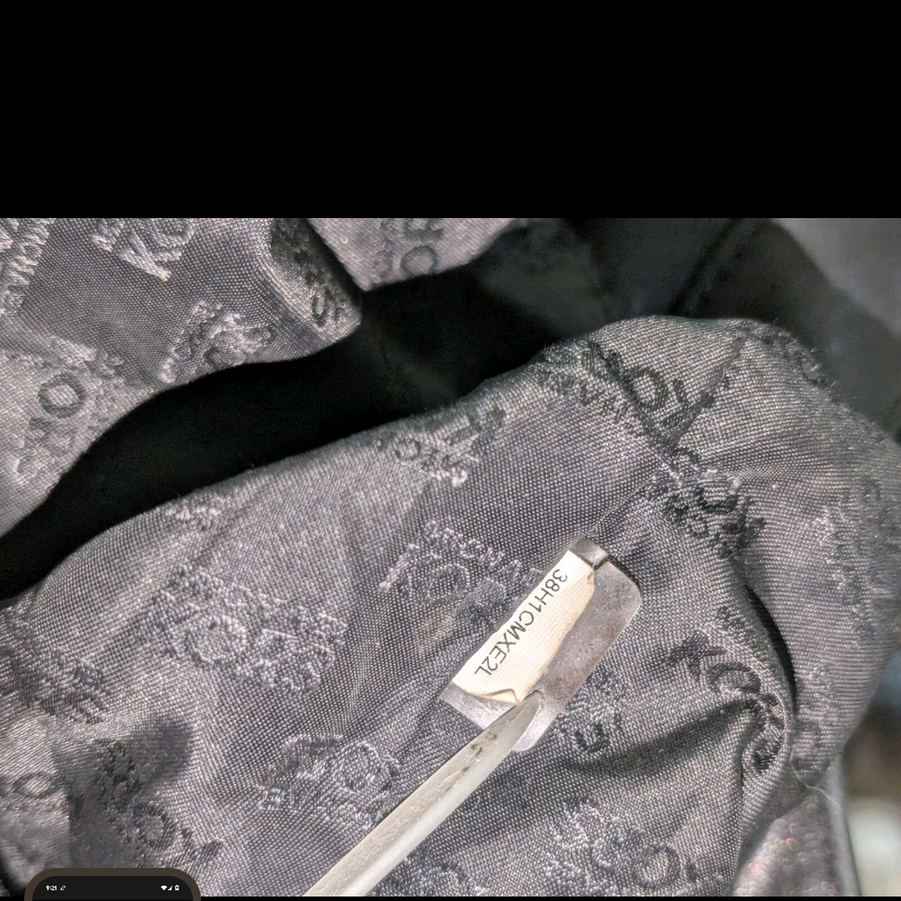 Michael Kors Black Leather Shoulder Bag with Gold Hardware - Picture 4 of 9